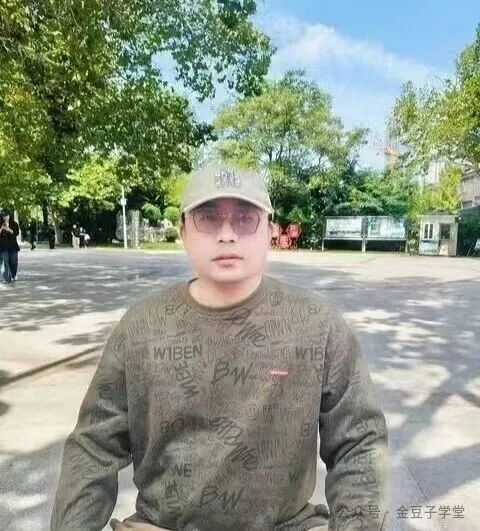 英鹏：41岁，失业了，跟着豆豆老师干，做到了月入4w+